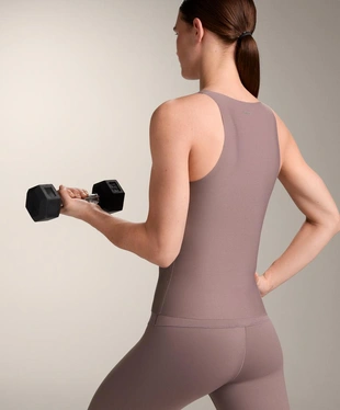 PERFECT-ADAPT STRAP TANK TOP- Заказать в России