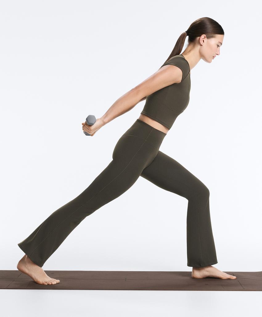 Брюки со средней посадкой и широкими штанинами evermove