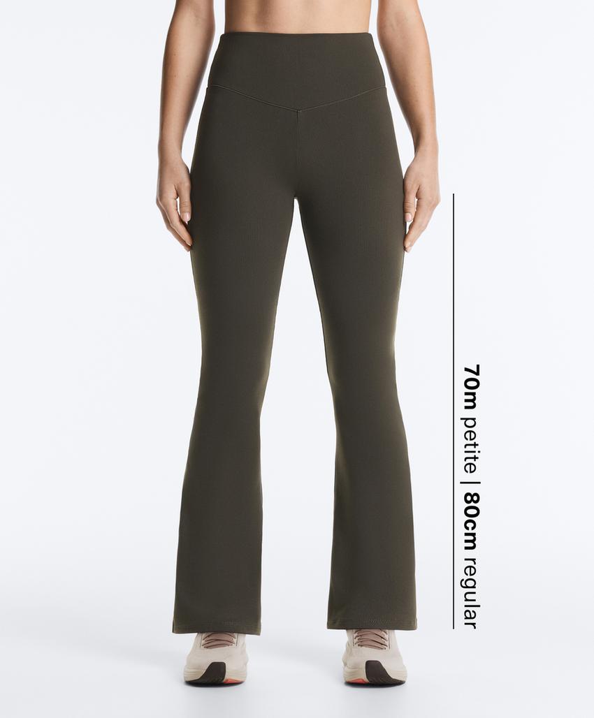 Брюки со средней посадкой и широкими штанинами evermove