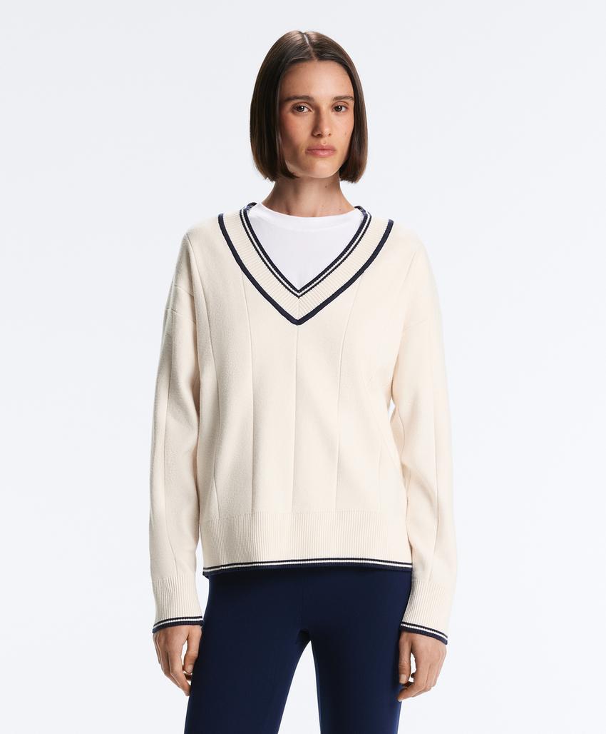 Вязаный свитер с V-образным вырезом и контрастом