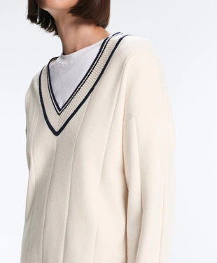 Вязаный свитер с V-образным вырезом и контрастом- Заказать в России