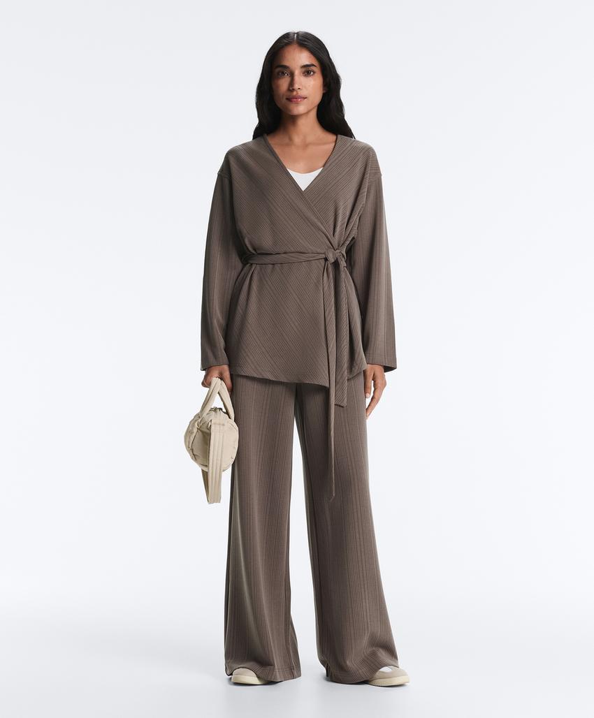 Длинная куртка с асимметричной полоской из модала