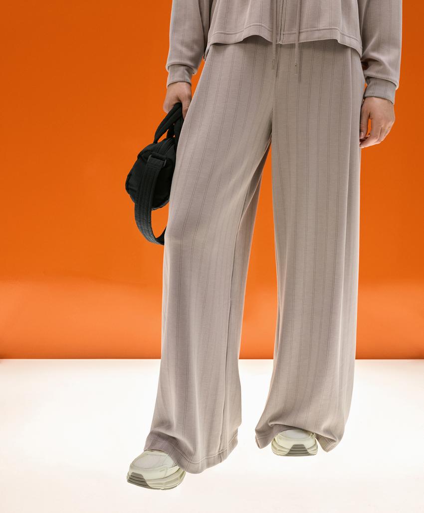 Широкие полосатые брюки из мягкой ткани с модалом