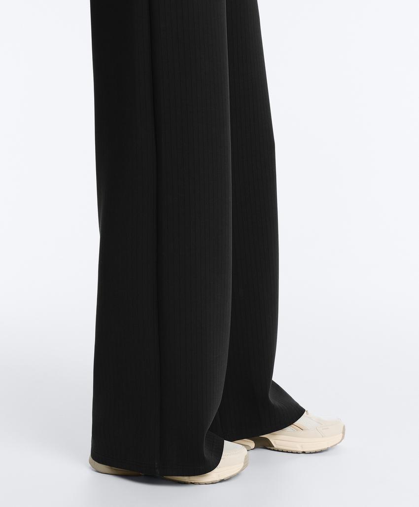 Прямые полосатые брюки из мягкого модала