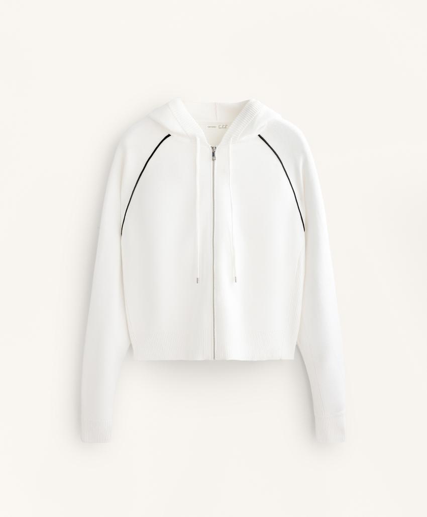 Вязаный кардиган с капюшоном и контрастным кантом