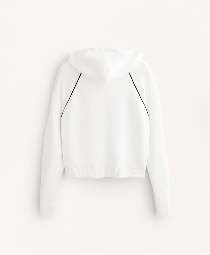 Вязаный кардиган с капюшоном и контрастным кантом