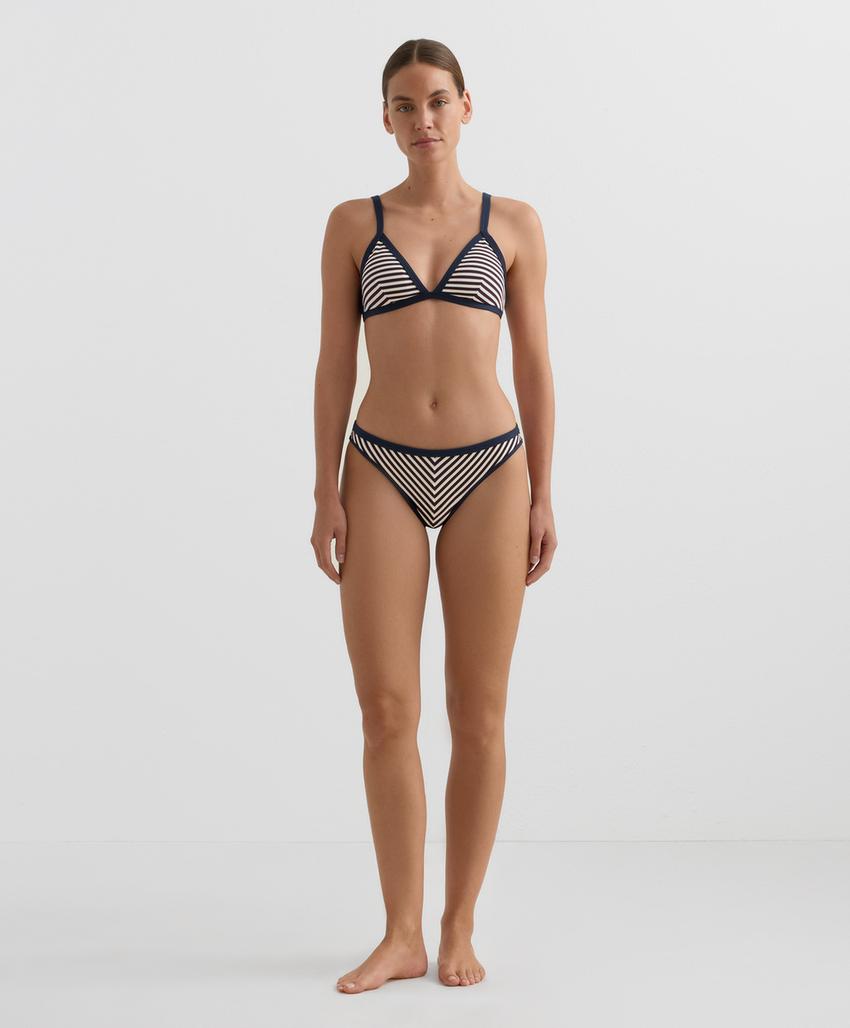 Топ бикини с треугольными чашками в рельефную полоску с окантовкой