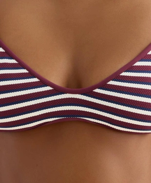 Топ бикини с треугольными чашками из рельефной ткани в полоску- Заказать в России