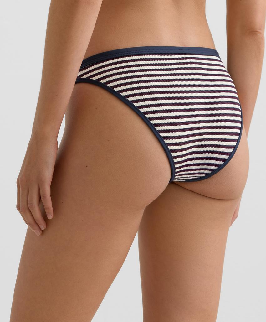 Классические плавки бикини в рельефную полоску с окантовкой