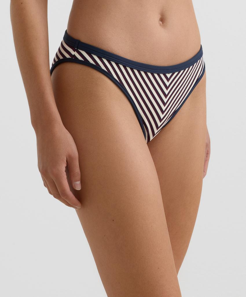 Классические плавки бикини в рельефную полоску с окантовкой