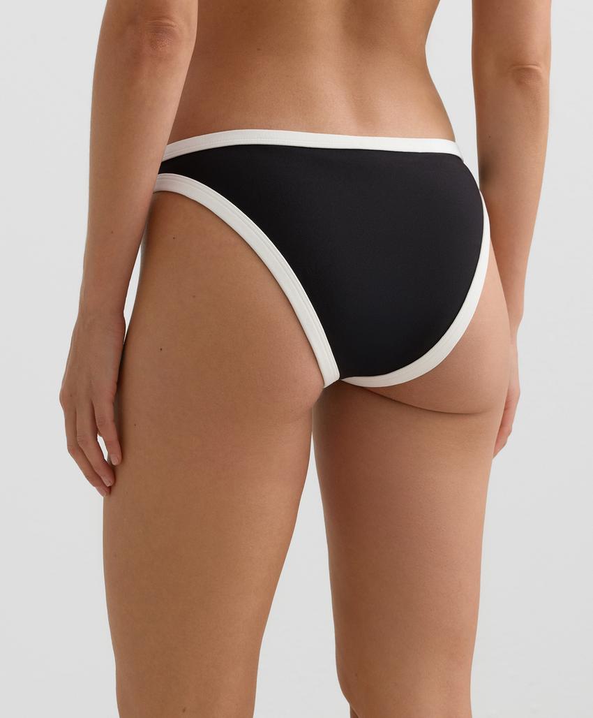 Классические плавки бикини с контрастной окантовкой