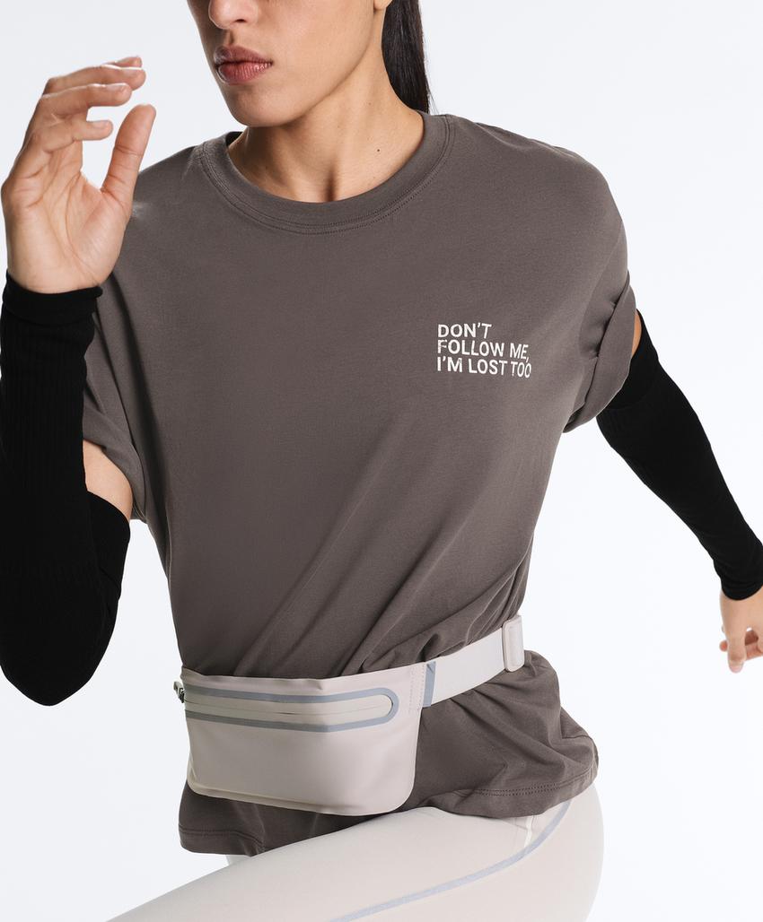 T-shirt boxy com mensagem e mistura de algodão