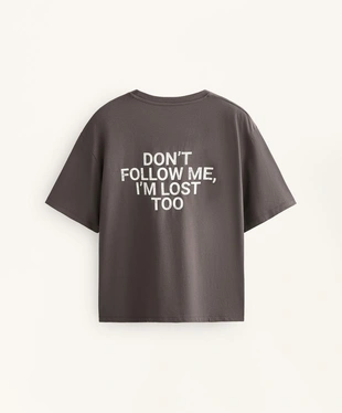 BOXY COTTON BLEND T-SHIRT WITH SLOGAN- Заказать в России