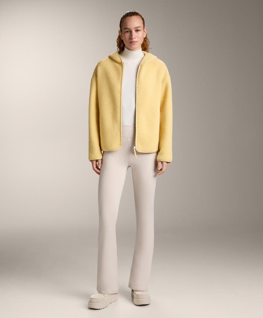 Полушубок с капюшоном из искусственного меха