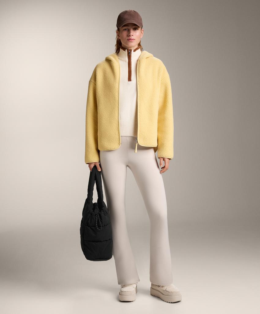 Полушубок с капюшоном из искусственного меха