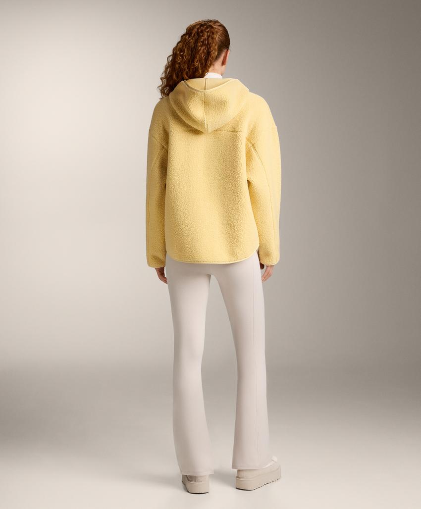 Полушубок с капюшоном из искусственного меха