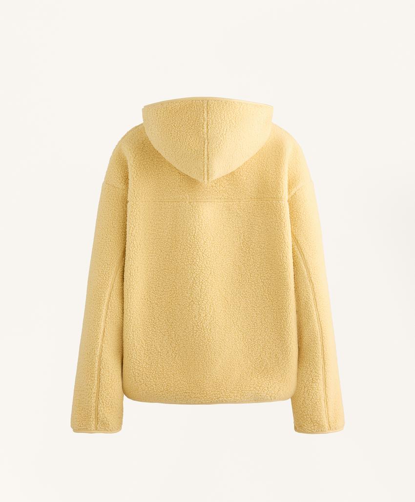 Полушубок с капюшоном из искусственного меха