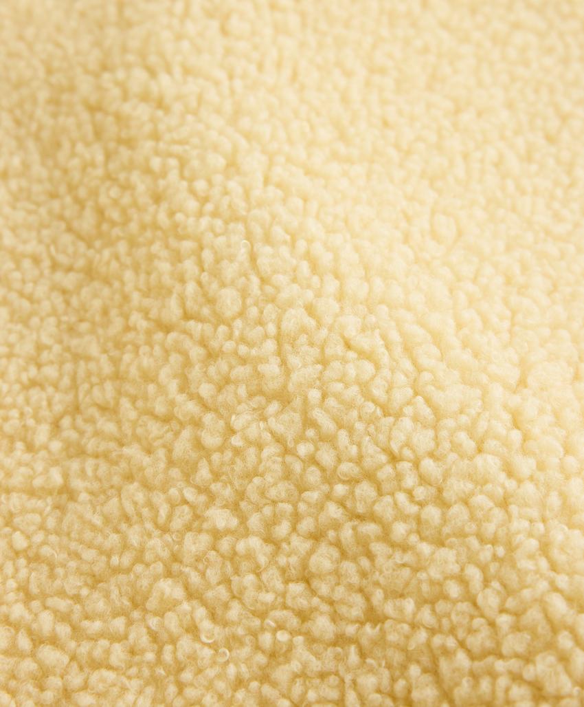 Полушубок с капюшоном из искусственного меха