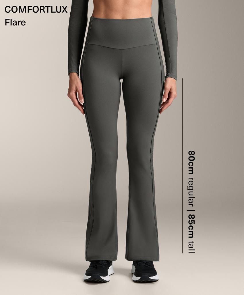 Брюки комфортного кроя с высокой посадкой и боковыми ребрами