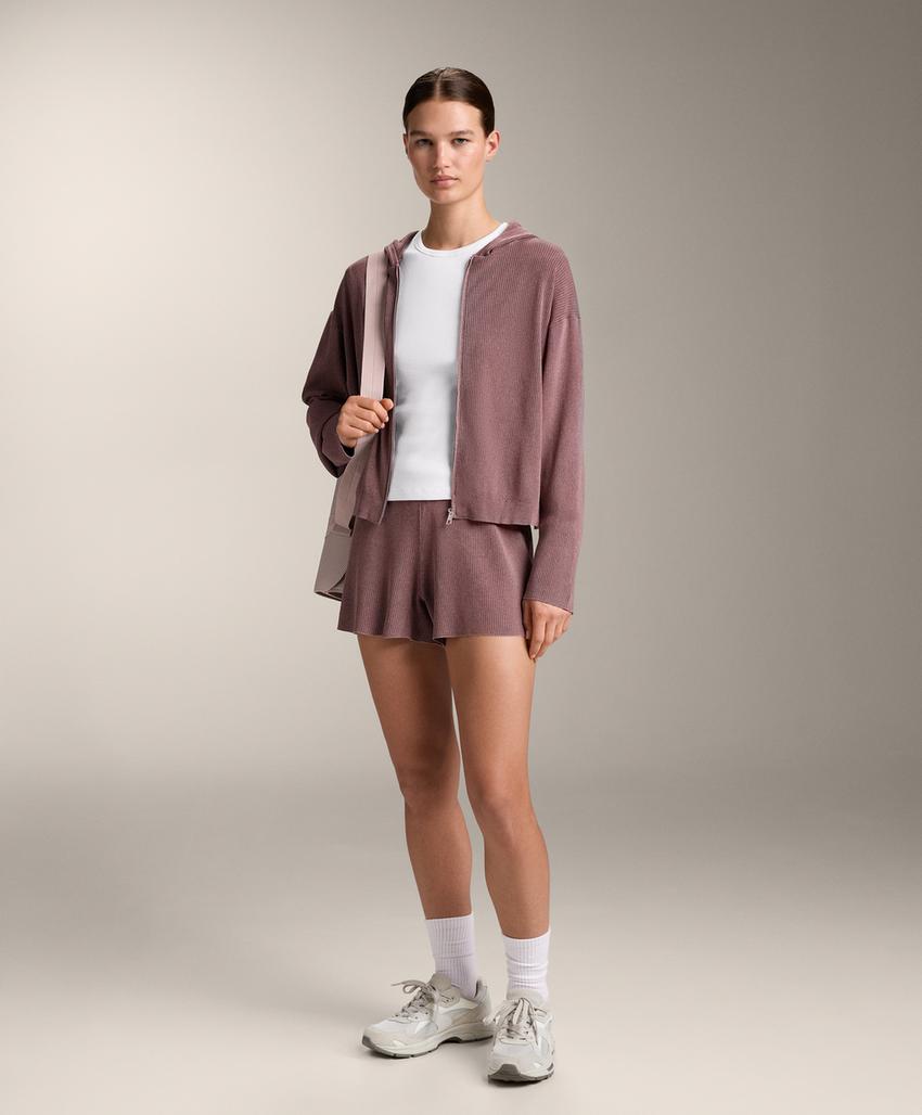 Куртка из вязаного трикотажа в рубчик с капюшоном