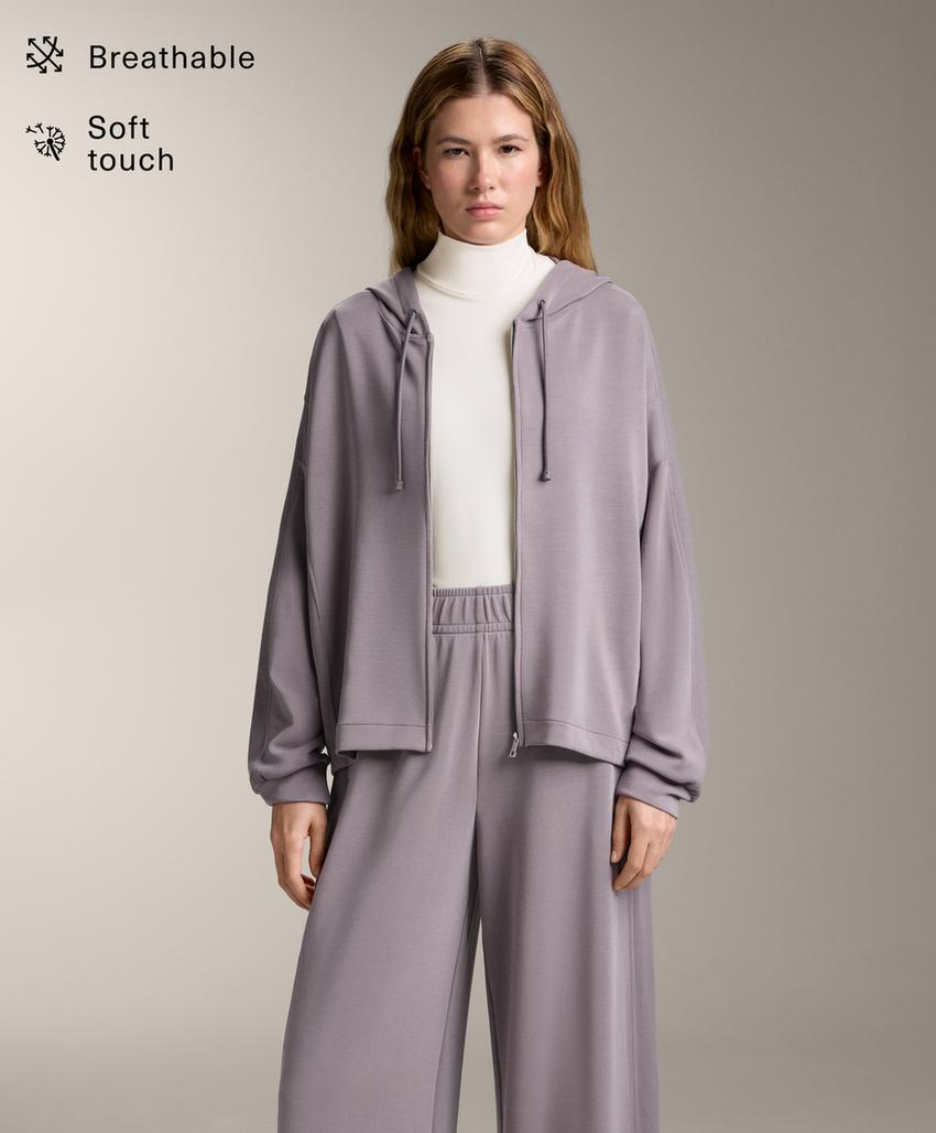 Удлиненная куртка с капюшоном и деталью в рубчик из мягкого модала