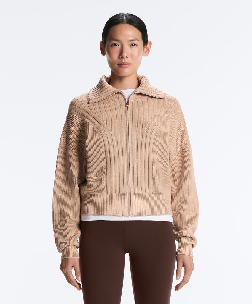 Вязаная куртка в рубчик