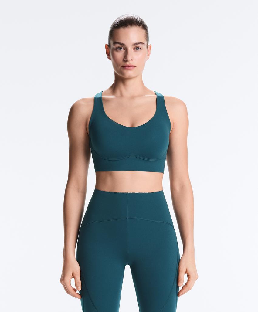 Спортивный бюстгальтер средней поддержки с чашечками