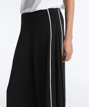 Широкие брюки из мягкого модала с контрастной окантовкой- Заказать в России