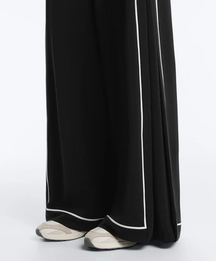 Широкие брюки из мягкого модала с контрастной окантовкой- Заказать в России