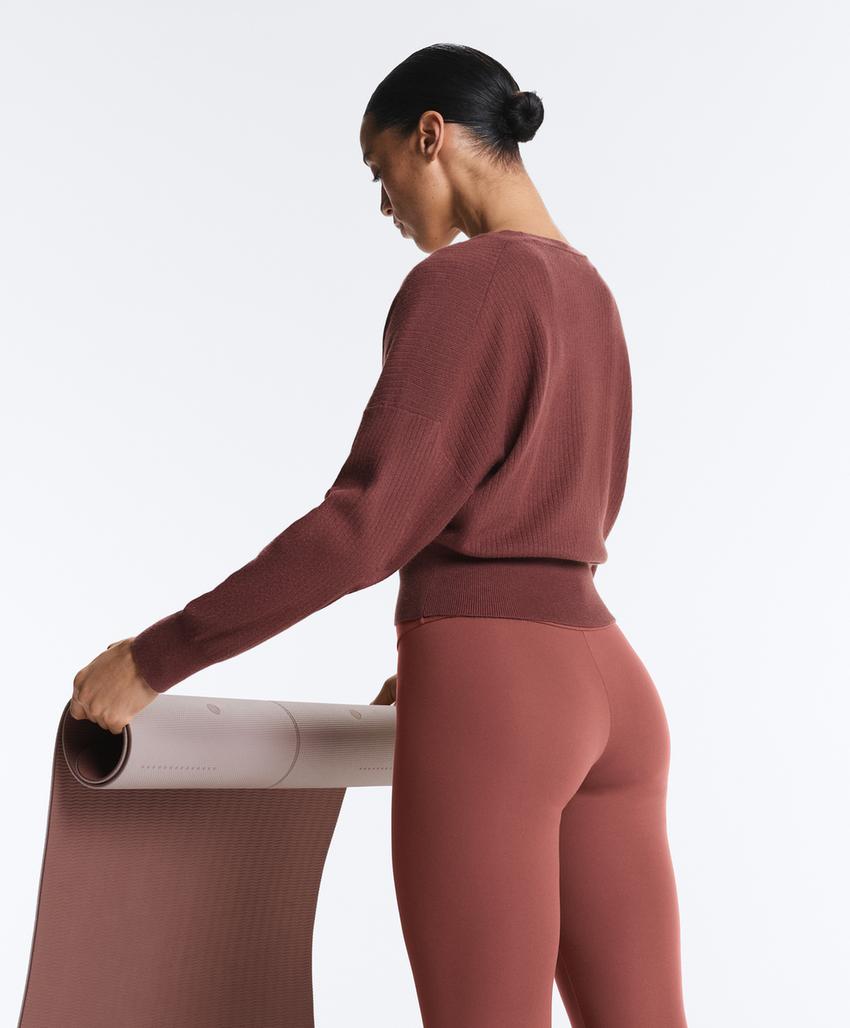 Пуловер с вязаным узором