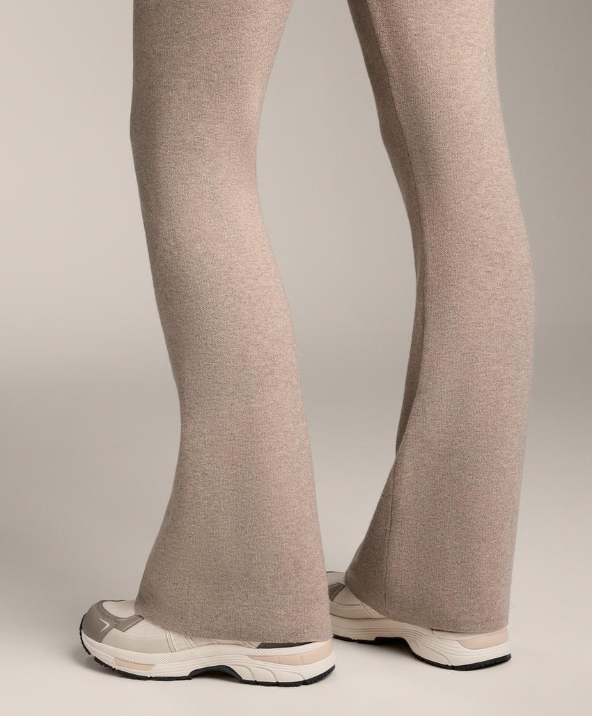 Трикотажные брюки с расклешенным низом