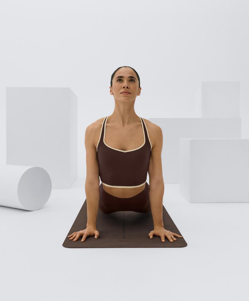 Топ с кроссоверной спинкой comfortlux в контрастном исполнении