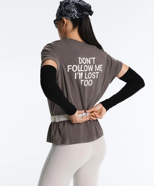BOXY COTTON BLEND T-SHIRT WITH SLOGAN- Заказать в России