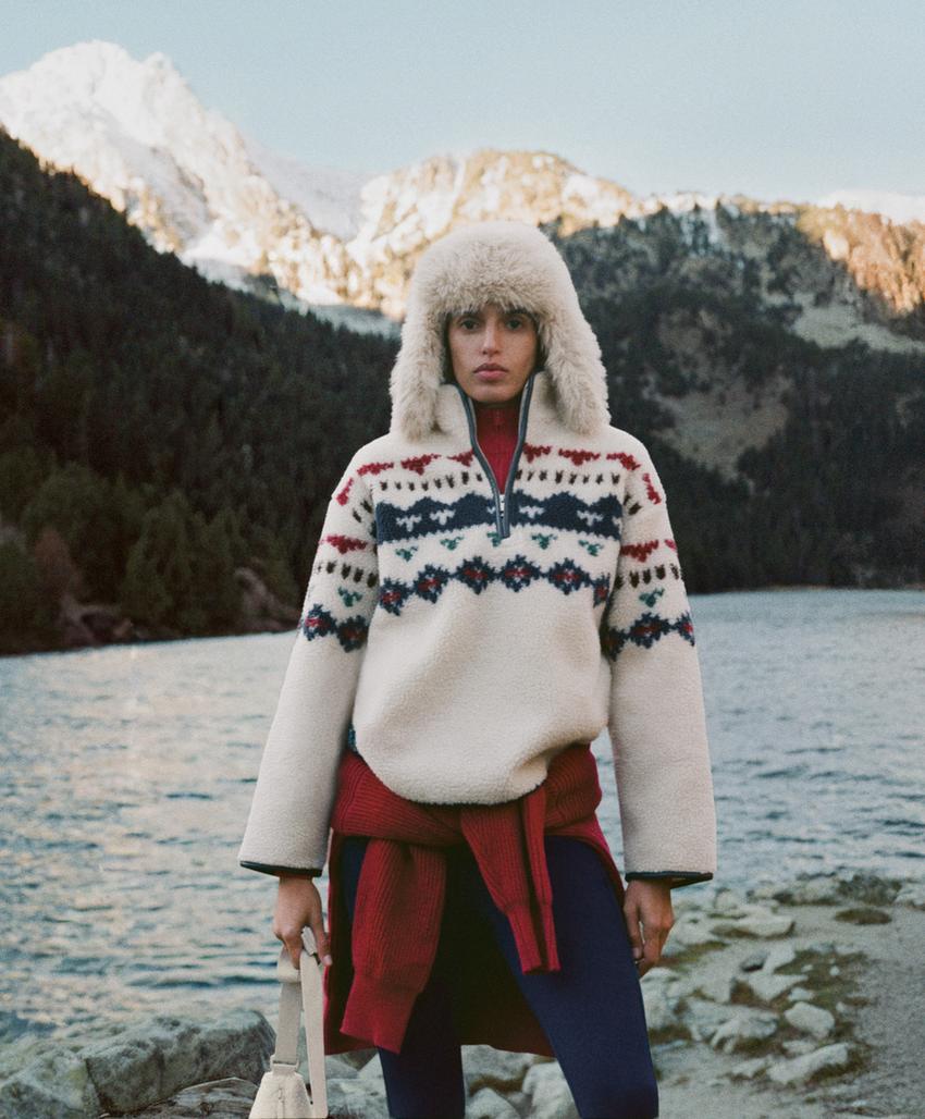 Свитшот из меховой эко-замши с геометрическим узором