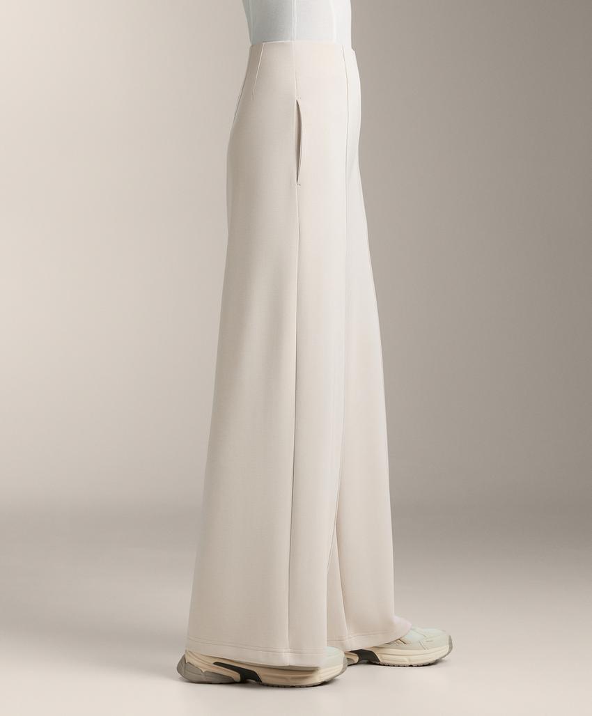 Прямые брюки с рельефным швом из модала с мягкой отделкой