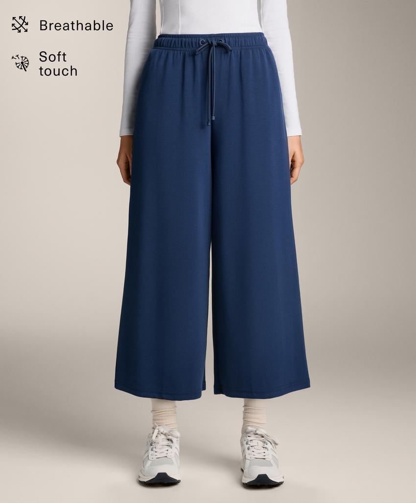 Мягкие широкие укороченные брюки с модалом