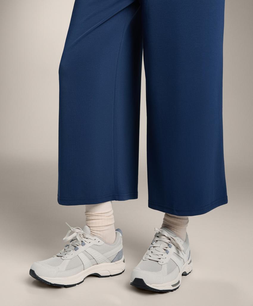 Мягкие широкие укороченные брюки с модалом