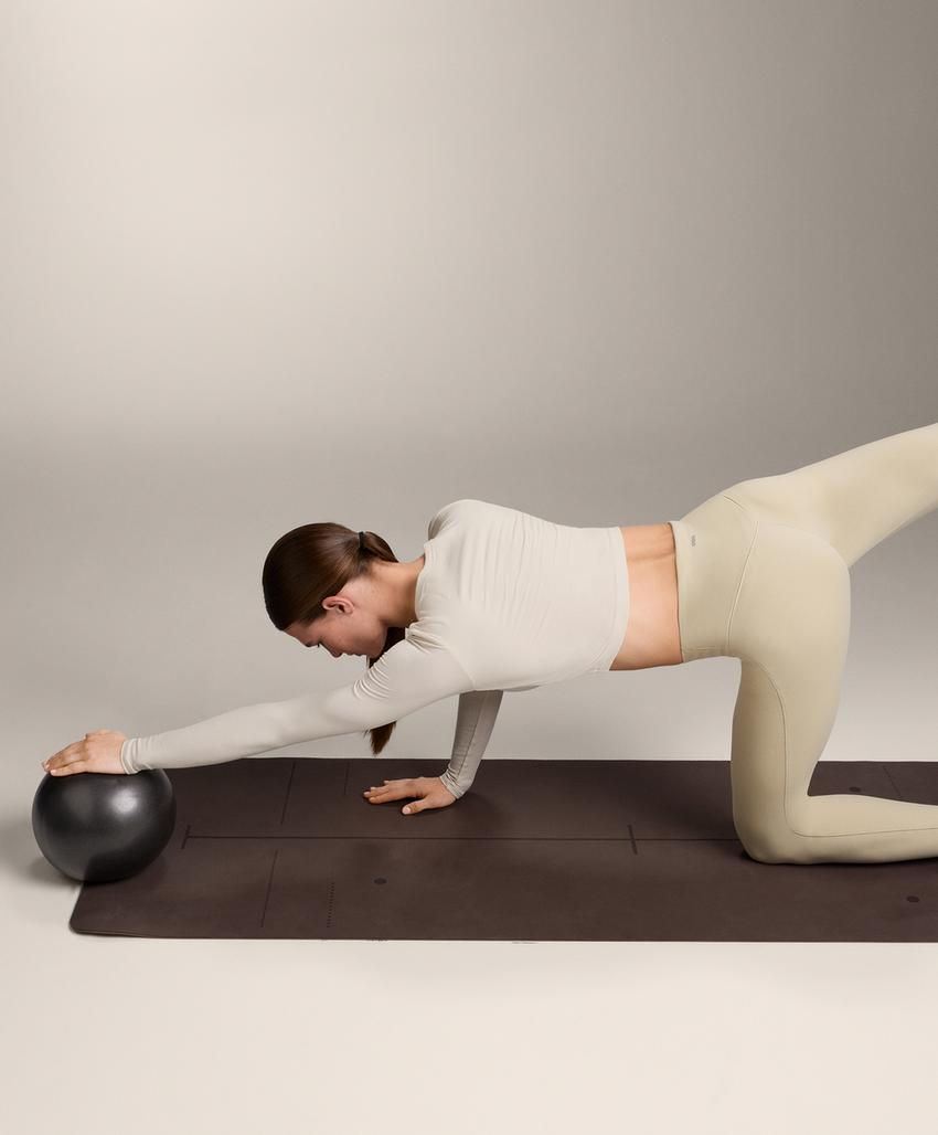 Топ с длинным рукавом и перекрестным лифом из рибованного модального микса