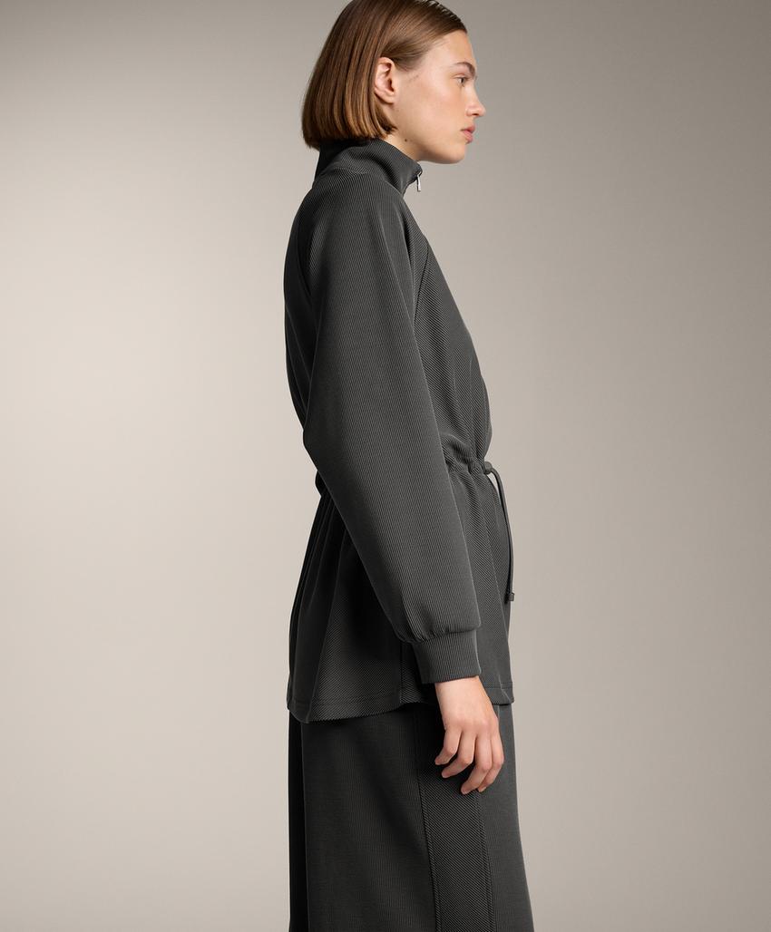 Длинная куртка в рубчик с регулируемым поясом из модала