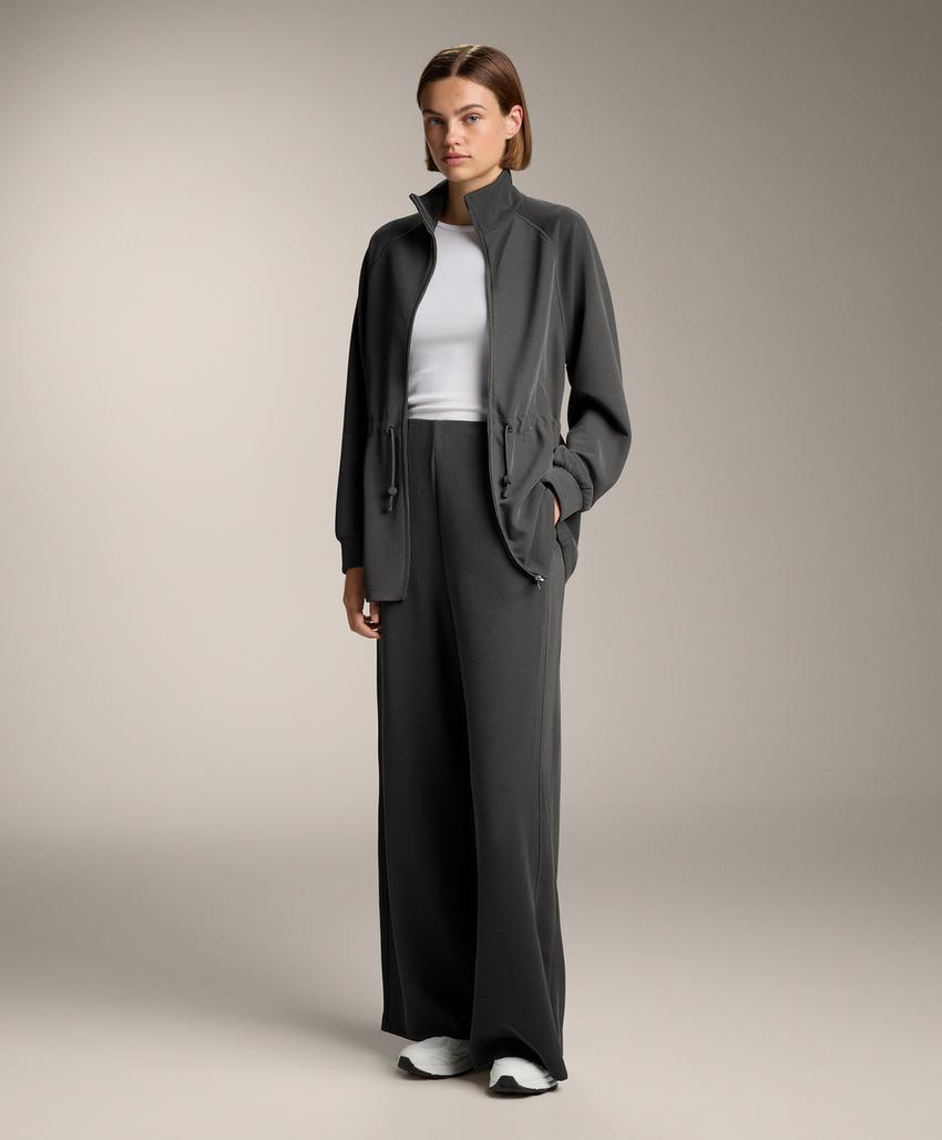 Длинная куртка в рубчик с регулируемым поясом из модала