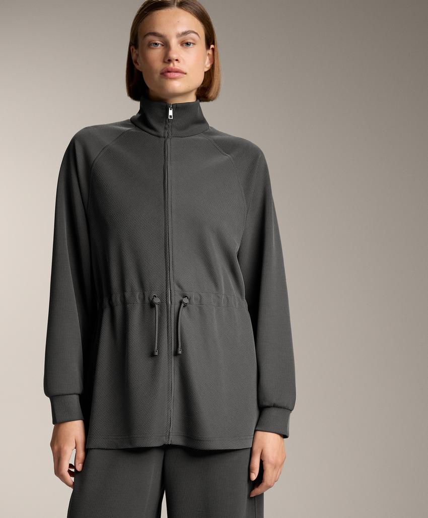 Длинная куртка в рубчик с регулируемым поясом из модала