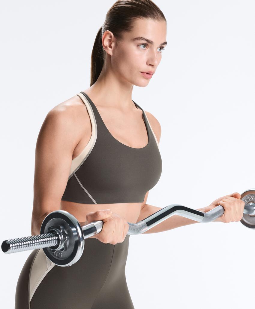 Спортивный топ с высокой поддержкой и отражающими элементами