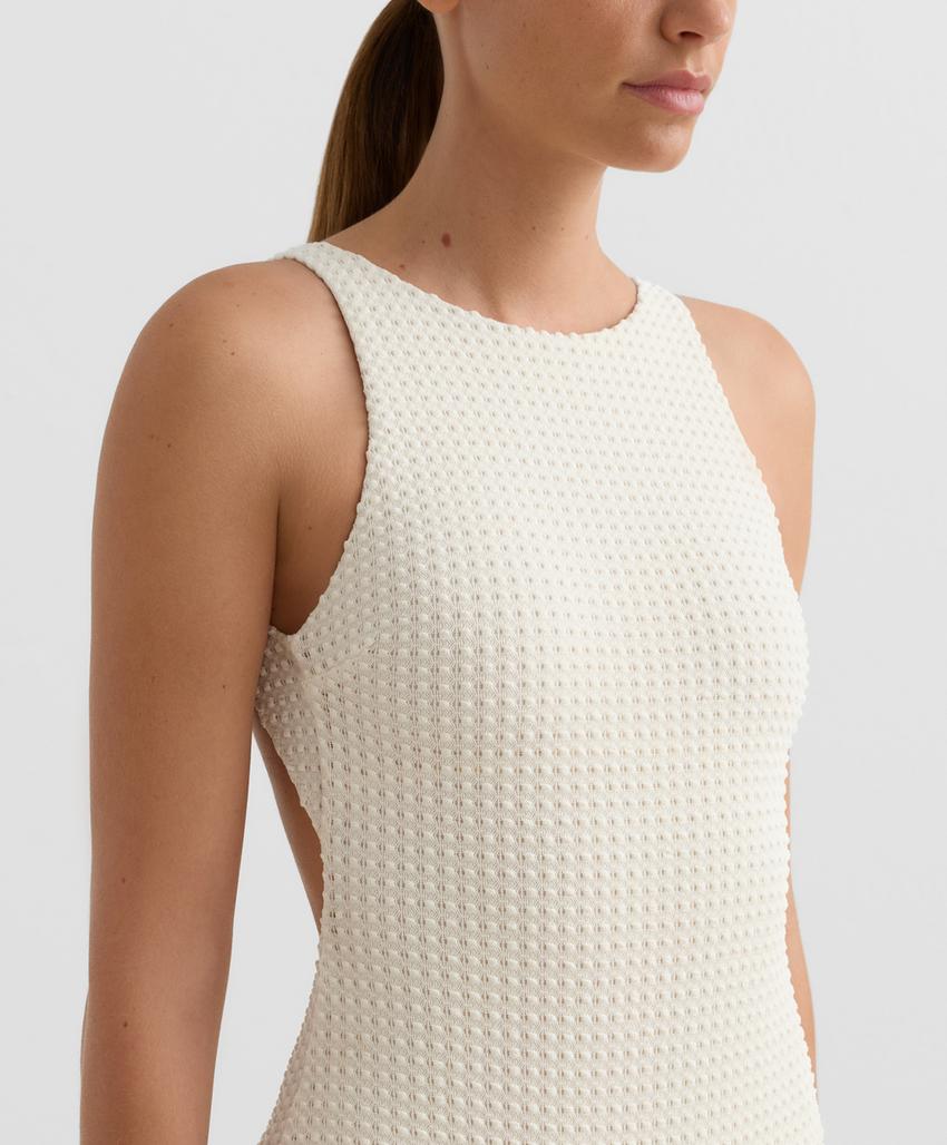 Купальник с крючком и объемным текстурным узором на шее