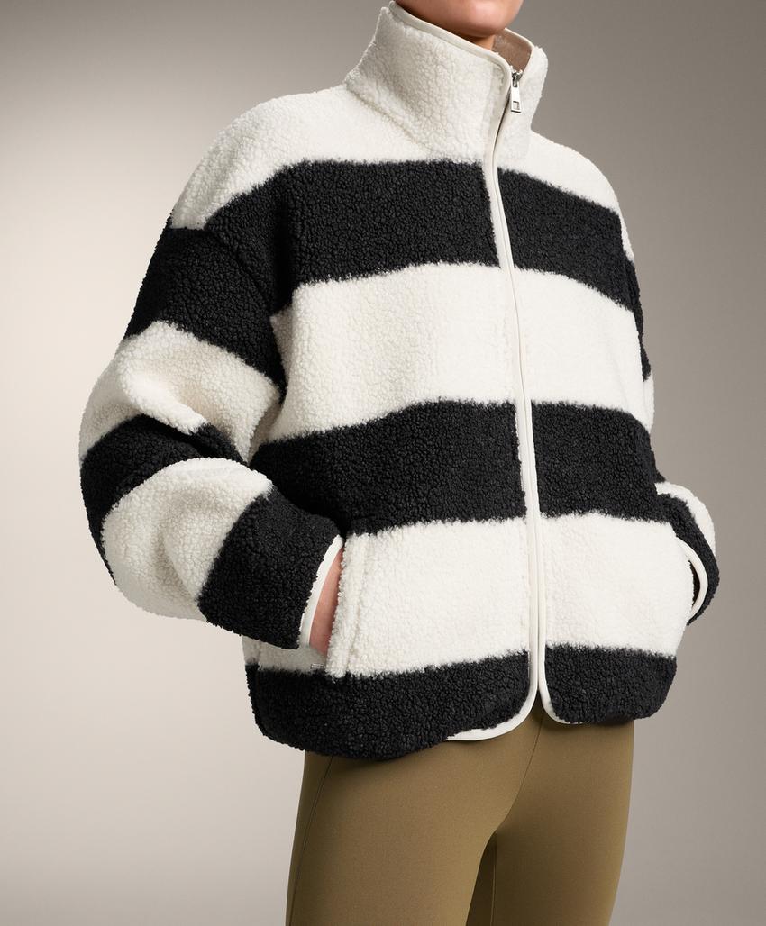 Куртка-бомбер из искусственной овчины в полоску
