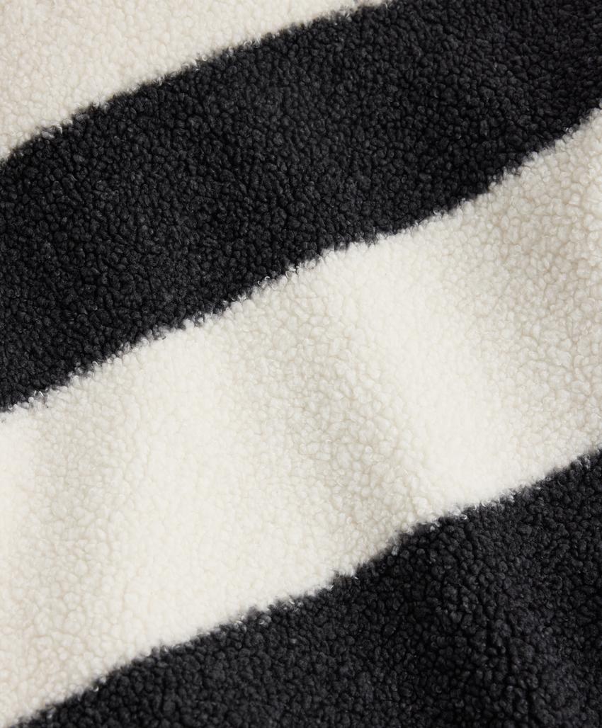 Куртка-бомбер из искусственной овчины в полоску