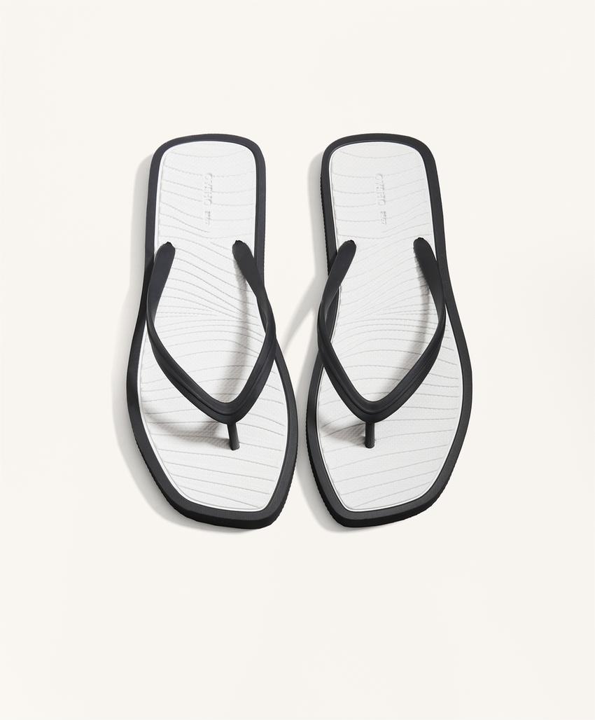 Chinelos de banho com textura