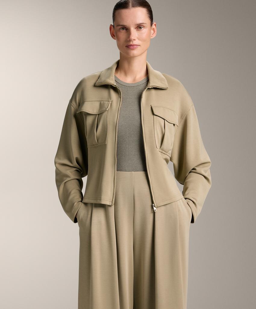 Куртка с ремнем из мягкой ткани с модалом