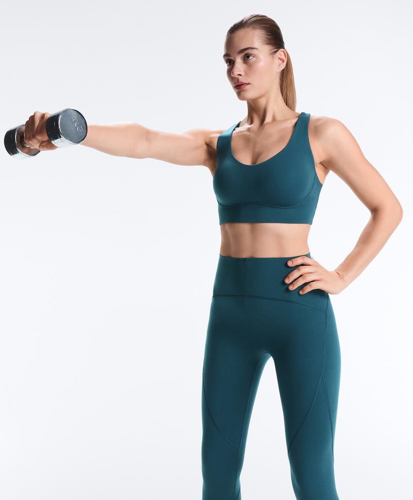 Сжимающий бюстгальтер средней поддержки с чашечками