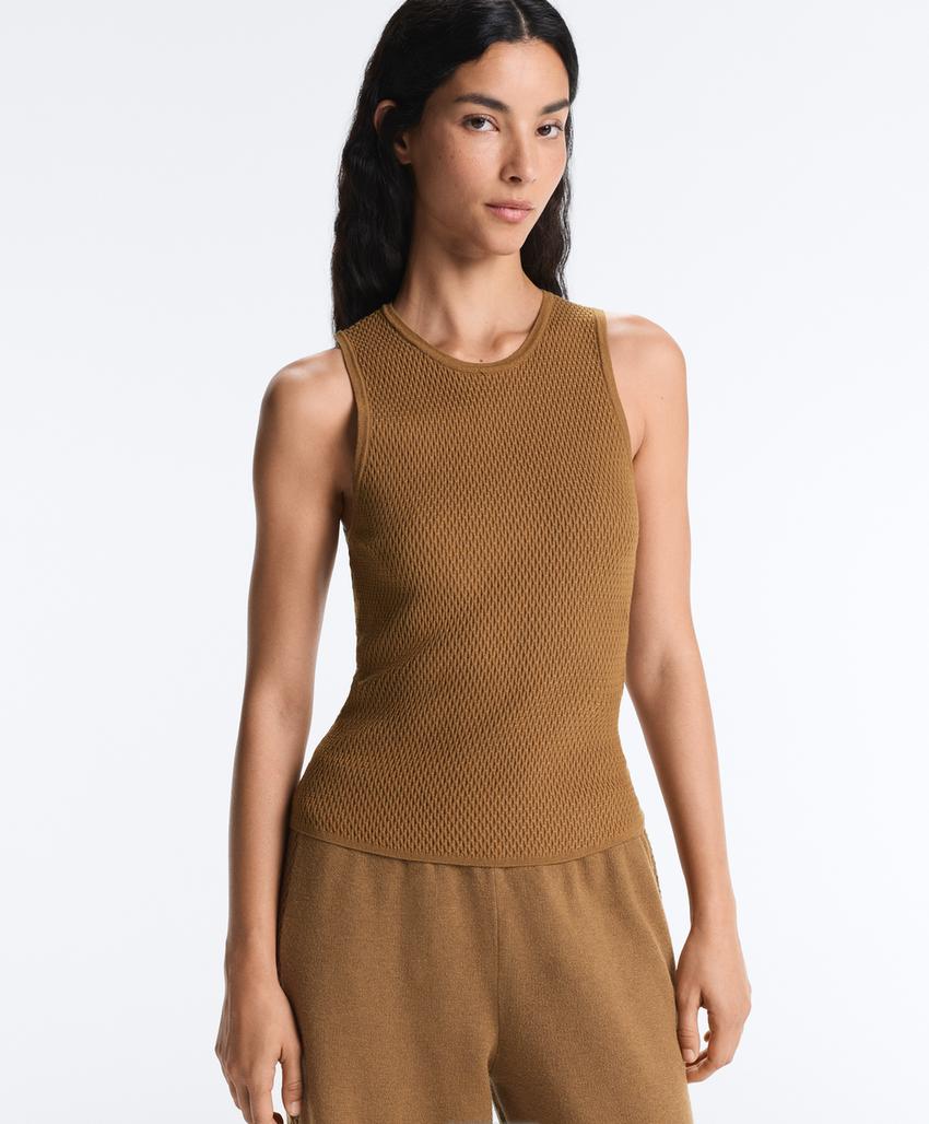 Вязаный топ без рукавов