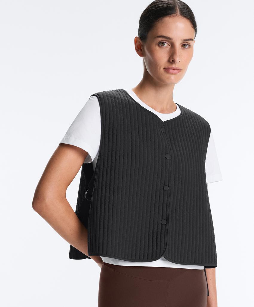 Тонкий стеганый нейлоновый жилет